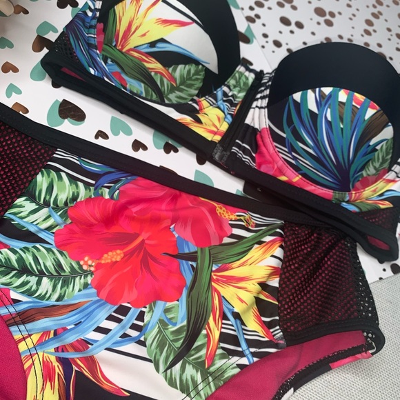 Fashion Nova’ Island Paradise Bikini - Picture 9 of 14